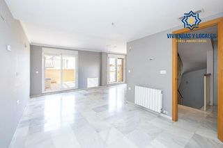 Casa pareada en venta en Bola de Oro - Serrallo en Granada