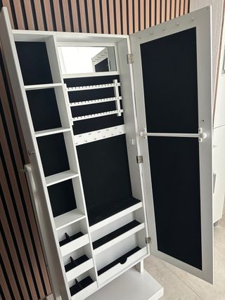 Armario joyero blanco con espejo