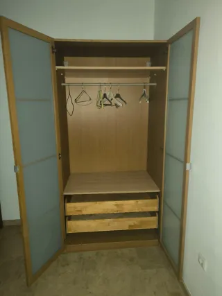 Armario Ikea Madera y Cristal