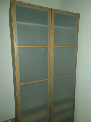 Armario Ikea Madera y Cristal