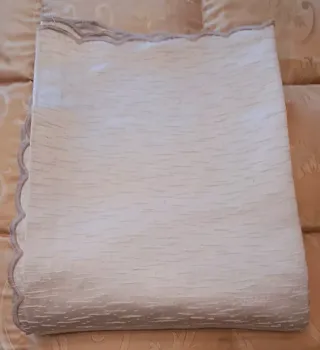 Copriletto matrimoniale con ricami 230x260