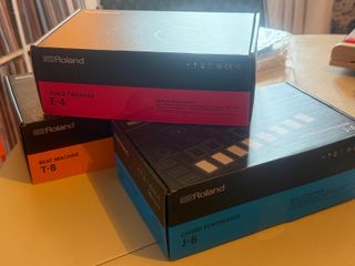 Kit Sintetizadores Roland Aira T-8, J-6 y E-4.