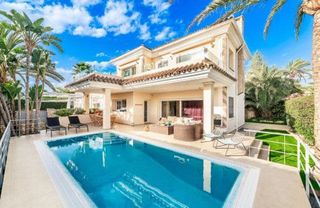 Chalet en alquiler en Elviria en Marbella