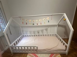 Cama infantil tipo cabaña