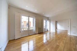 Piso en alquiler en Almagro en Madrid