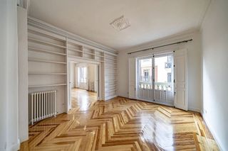 Piso en alquiler en Almagro en Madrid