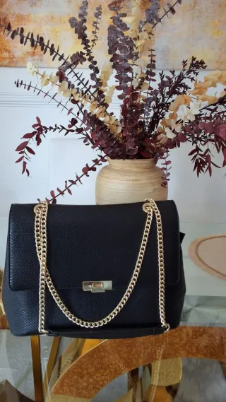 Bolso Negro Valentino Cadena Dorada