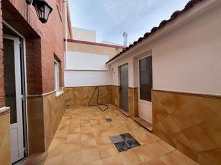 Casa adosada en venta en Tomelloso