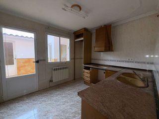 Casa adosada en venta en Tomelloso