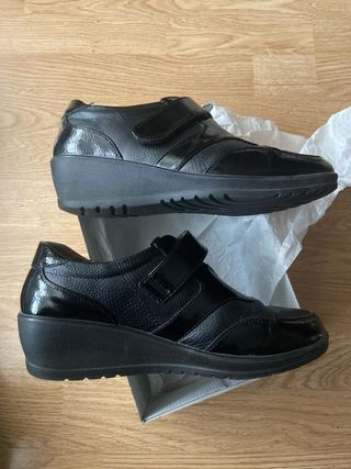 ZAPATOS NUEVOS MUJER NEGROS CUÑA CON VELCRO N 41