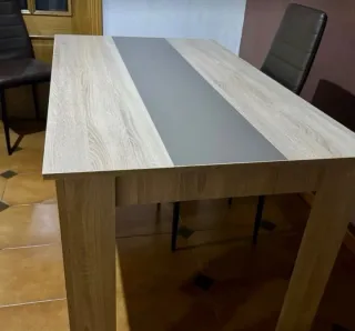 Mesa comedor y 4 sillas