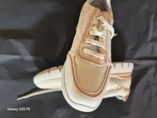 Zapatos Pikolinos Beige y Dorado