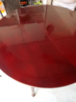 Mesa redonda roja