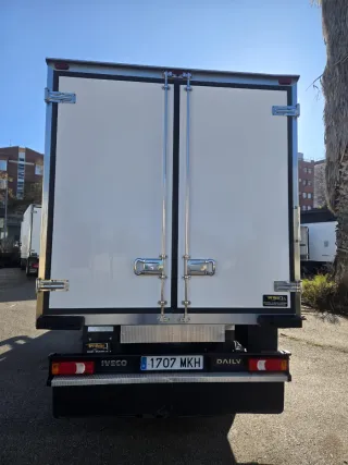 Camion frigorífico iveco daily 3500kg