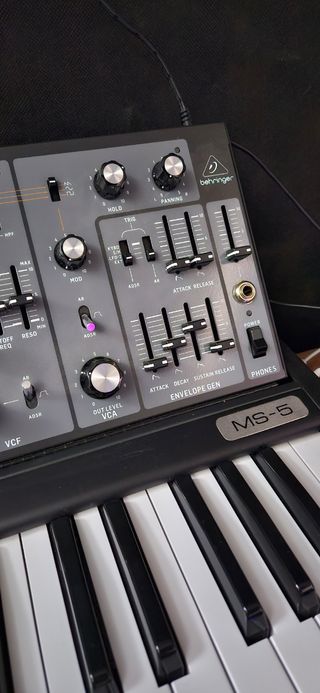Behringer MS-5 Sintetizador Analógico