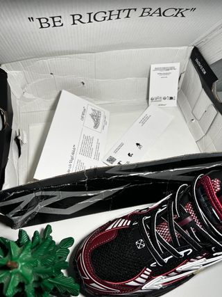 Zapatillas Off-White Negras y Rojas