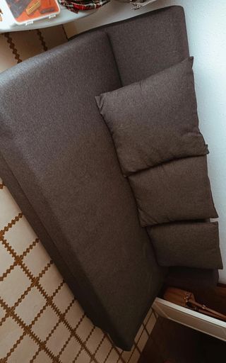 Sofá cama con baúl gris