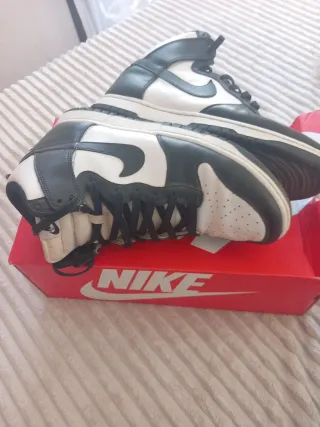 Nike Dunk High Blancas y Negras.          Talla 44