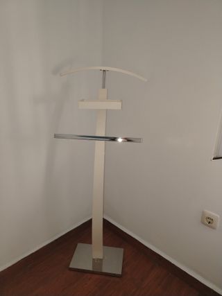 Galan de pie moderno