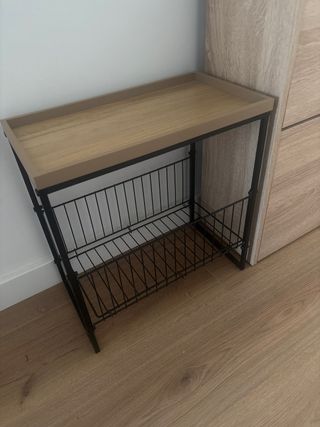 Mesita auxiliar con bandeja y cesta