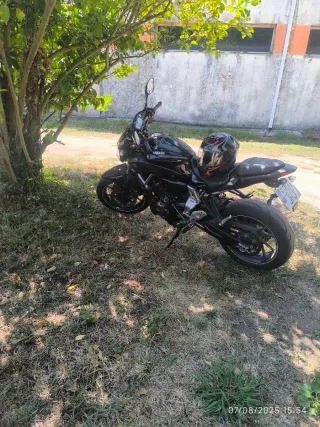 Yamaha MT-07 edicion violeta limitada