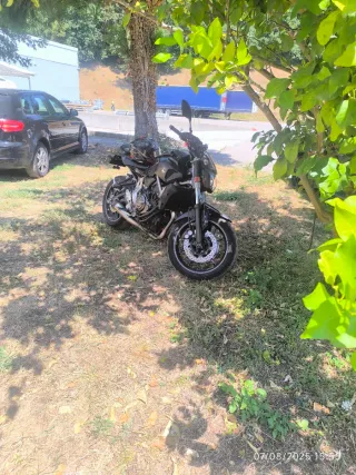 Yamaha MT-07 edicion violeta limitada