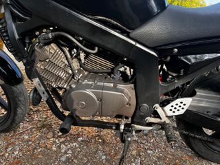 Hyosung 250i Comet Negra