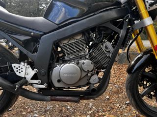 Hyosung 250i Comet Negra