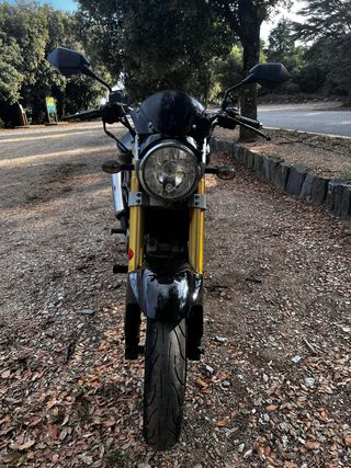 Hyosung 250i Comet Negra