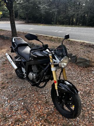 Hyosung 250i Comet Negra