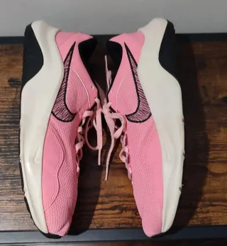 Scarpe Nike Legend Essential 3 Rosa