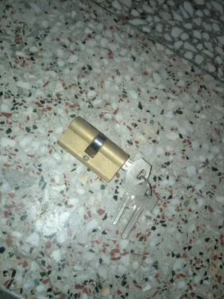 Cerradura de latón con 3 llaves