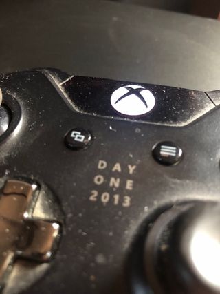 Xbox One X 1TB con accessori e giochi