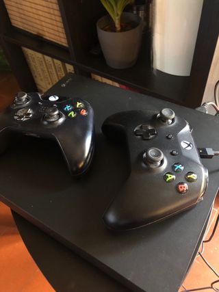 Xbox One X 1TB con accessori e giochi