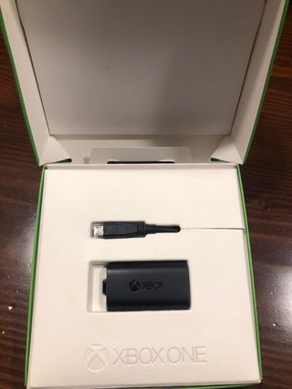 Xbox One X 1TB con accessori e giochi