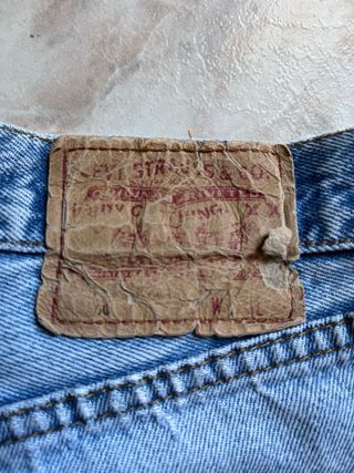 Top nero taglia M e jeans azzurri levis taglia 40