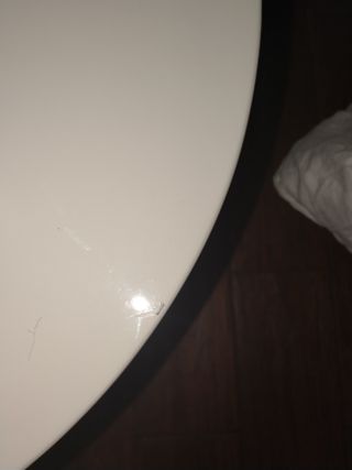 Mesitas auxiliar blanca brillo con pie plateado