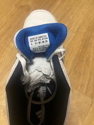 Zapatillas deportivas Adidas blancas y azules