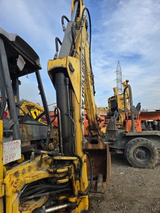 DES01 NEW HOLLAND LB95B EN DESPIECE