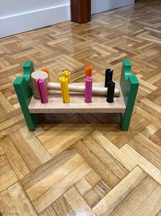 Banco de clavos de madera