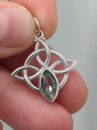 Colgante Nudo de Brujas Plata 925 y Topacio Místic