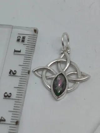 Colgante Nudo de Brujas Plata 925 y Topacio Místic