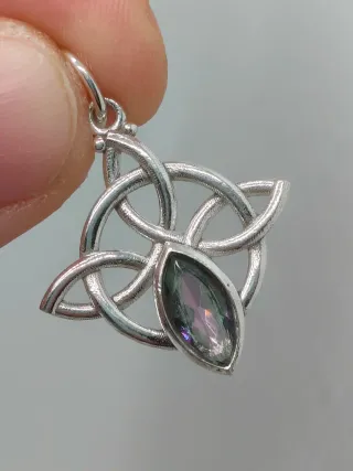 Colgante Nudo de Brujas Plata 925 y Topacio Místic