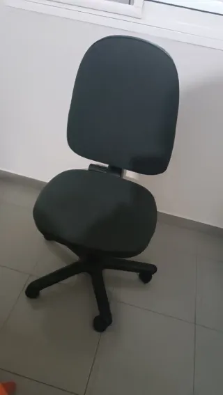 Silla de oficina negra