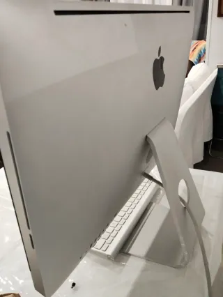 iMac A1314 con teclado