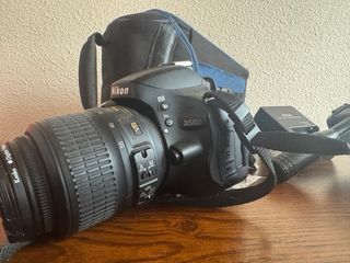 Cámara Nikon D5100 con bolso y trípode