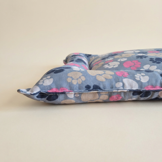 Alfombra pequeña para mascotas. Modelo huellas