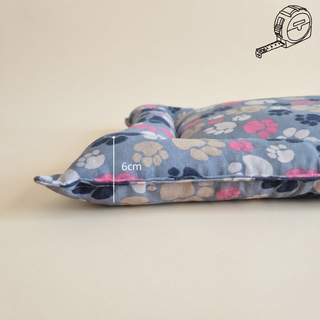 Alfombra pequeña para mascotas. Modelo huellas