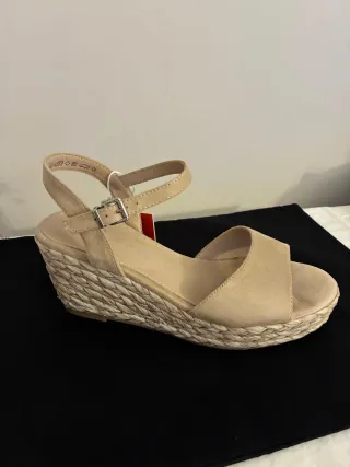Sandalias cuña Xti beige