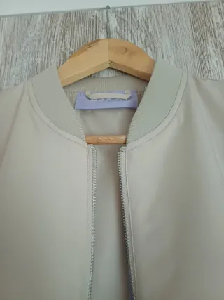 Chaqueta Bomber Beige